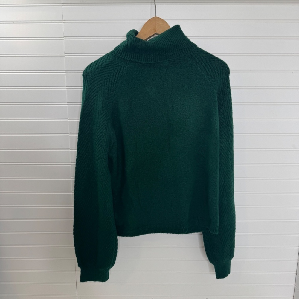 NEW Love Ellie Alida Turtleneck Sweater Dark Green Large - Picture 3 of 7